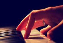 女子举重比赛中的硬仗，谁将屹立不倒？